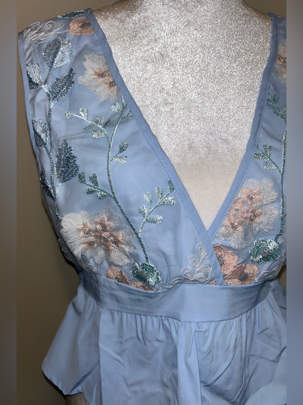 Women’s Floral Embroidered Peplum Camisole - Picture 2 of 5
